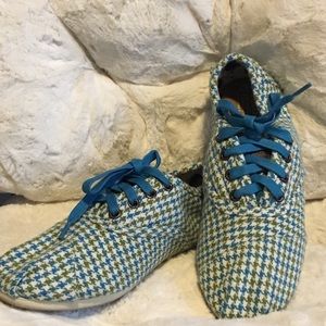 TOMS Lace Up Shoes